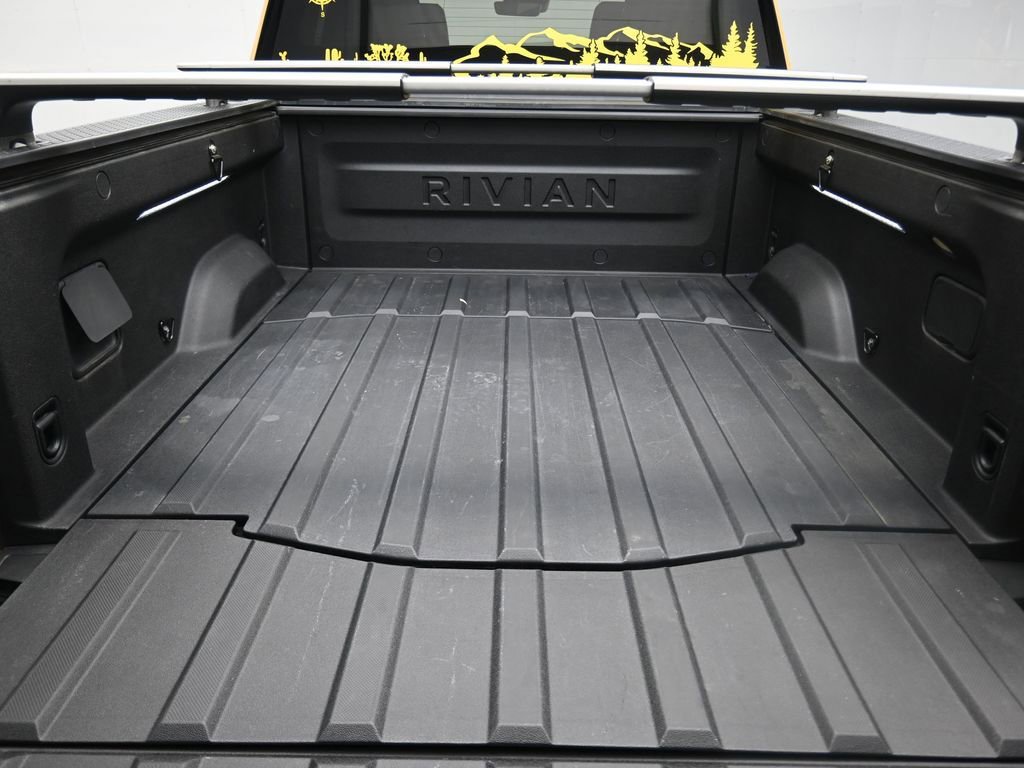 Used 2022 Rivian R1T Adventure image 16