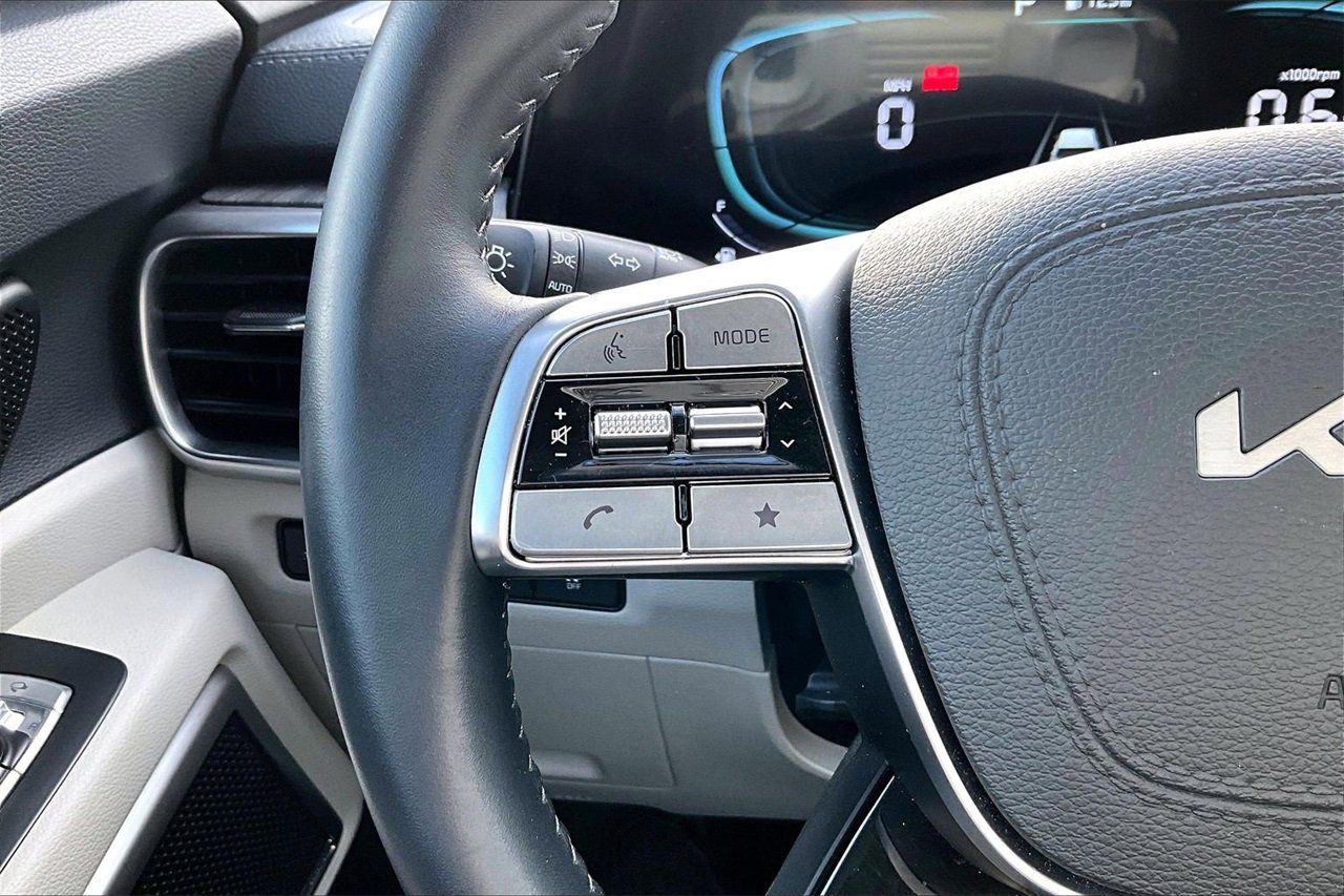 Used 2025 Kia Telluride EX w/ EX Captain's Chair Package image 29