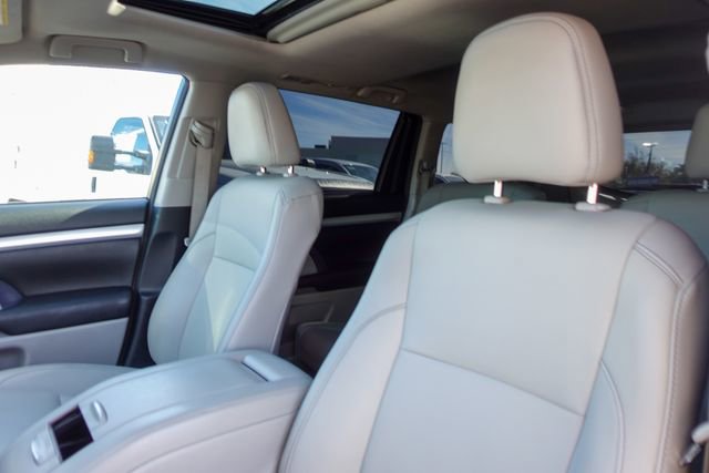 Used 2017 Toyota Highlander XLE image 23