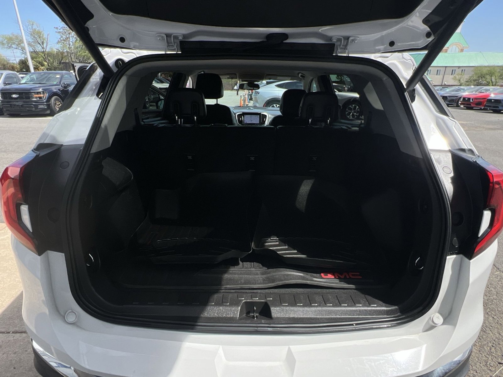 Used 2018 GMC Terrain SLT w/ Preferred Package FWD image 33