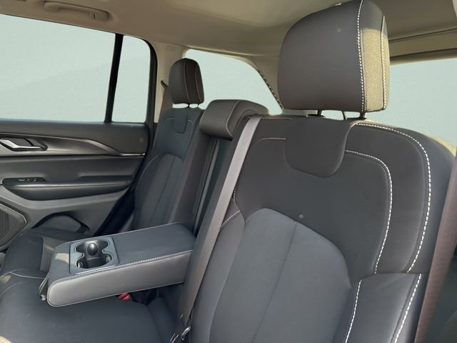 Used 2023 Jeep Grand Cherokee Laredo w/ Luxury Tech Group I image 23