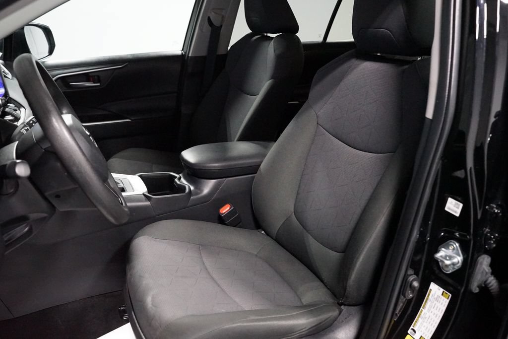 Certified 2025 Toyota RAV4 XLE FWD image 27