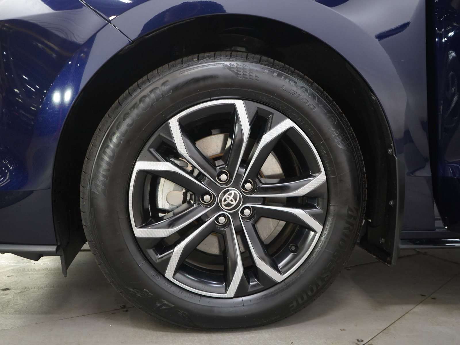 Used 2026 Toyota Sienna Platinum AWD/4WD image 34