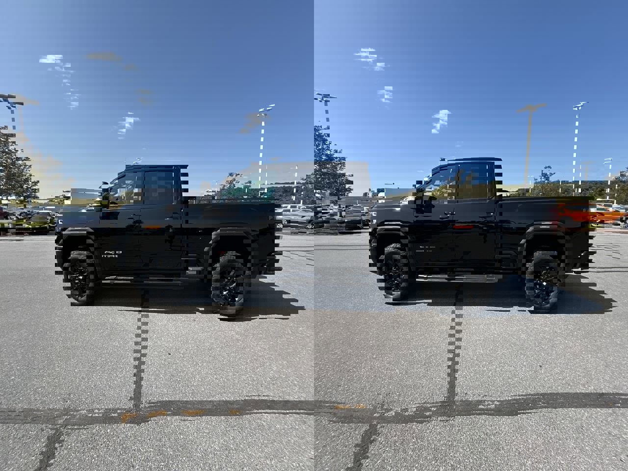 Used 2024 GMC Sierra 2500 AT4 w/ Technology Package image 4