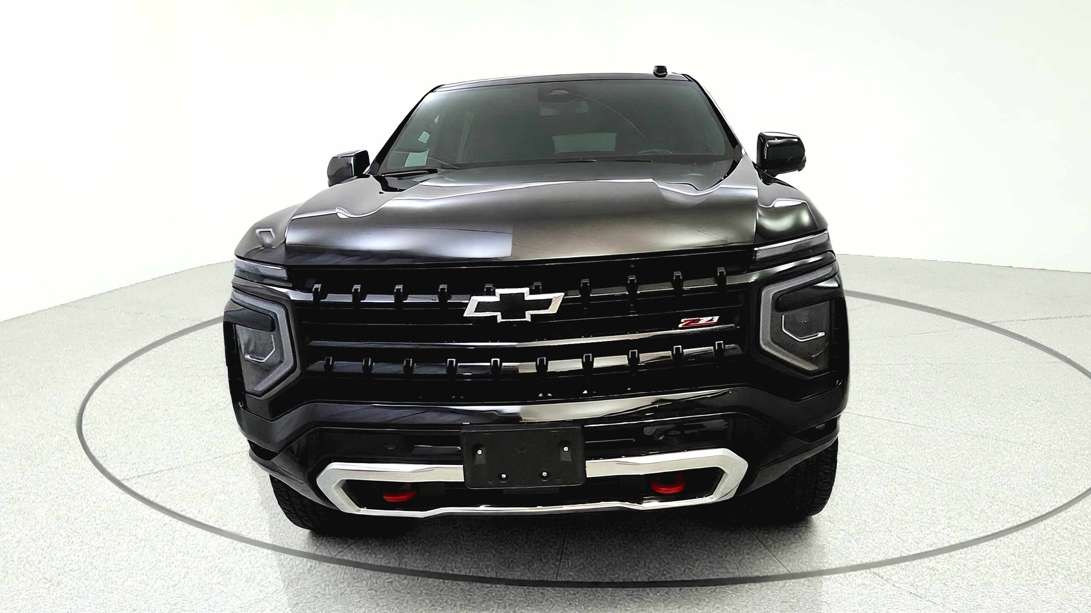 Used 2025 Chevrolet Suburban Z71 AWD/4WD image 2