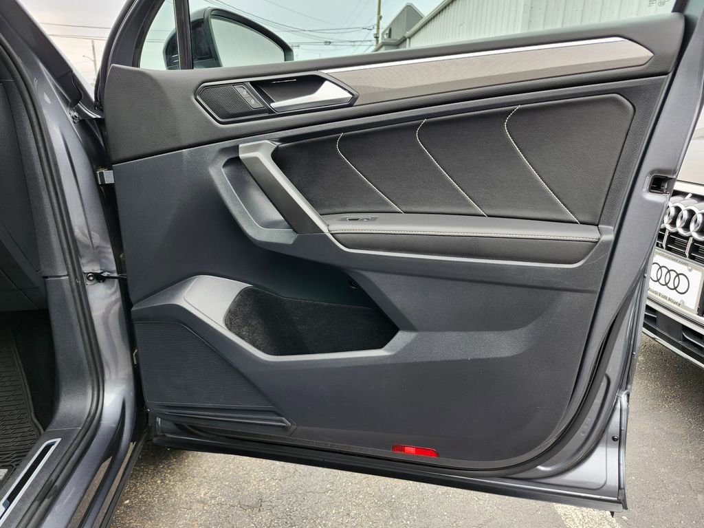 Certified 2022 Volkswagen Tiguan SE R-Line image 16