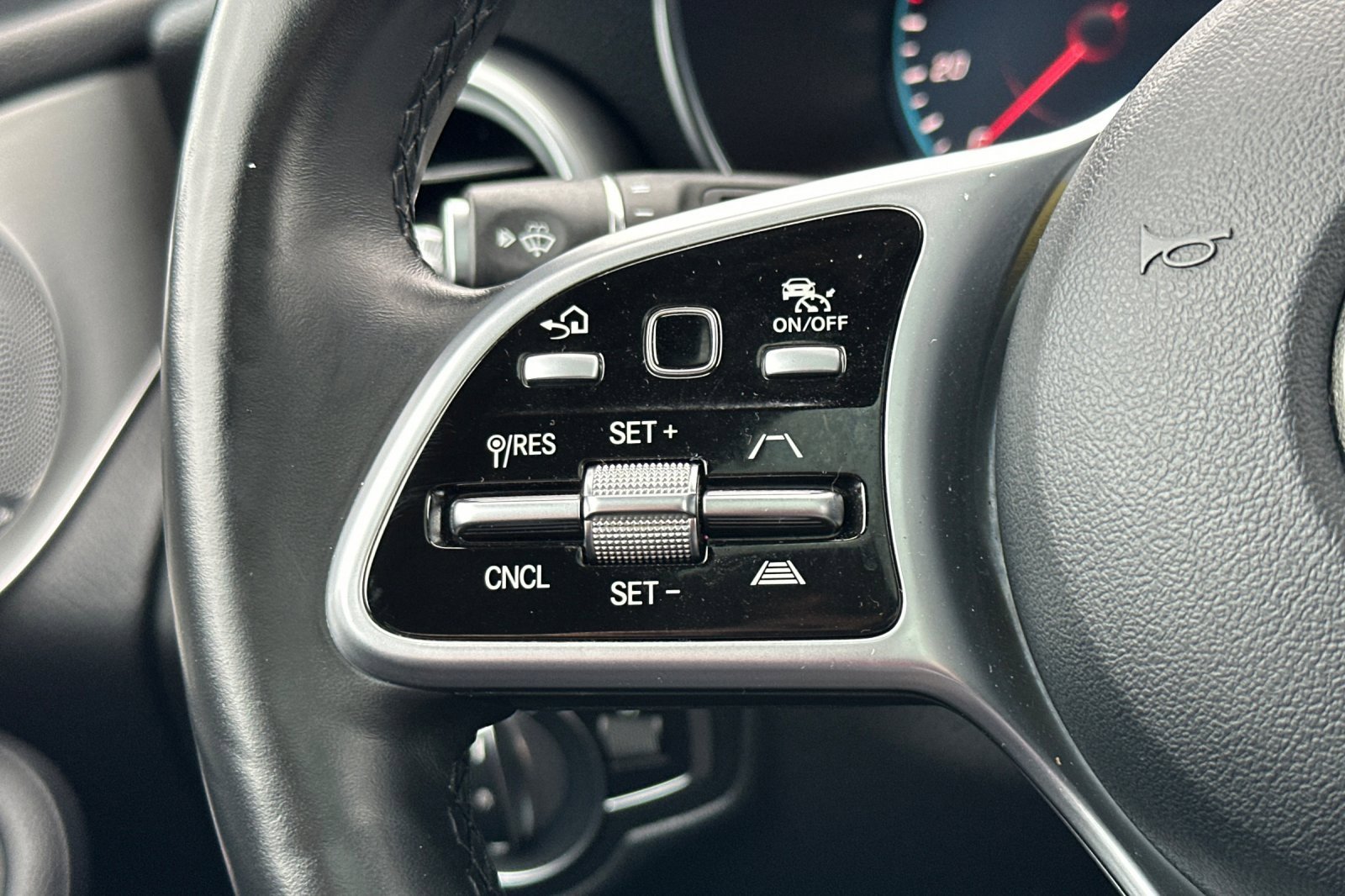 Used 2020 Mercedes-Benz GLC 350e GLC 350e image 28