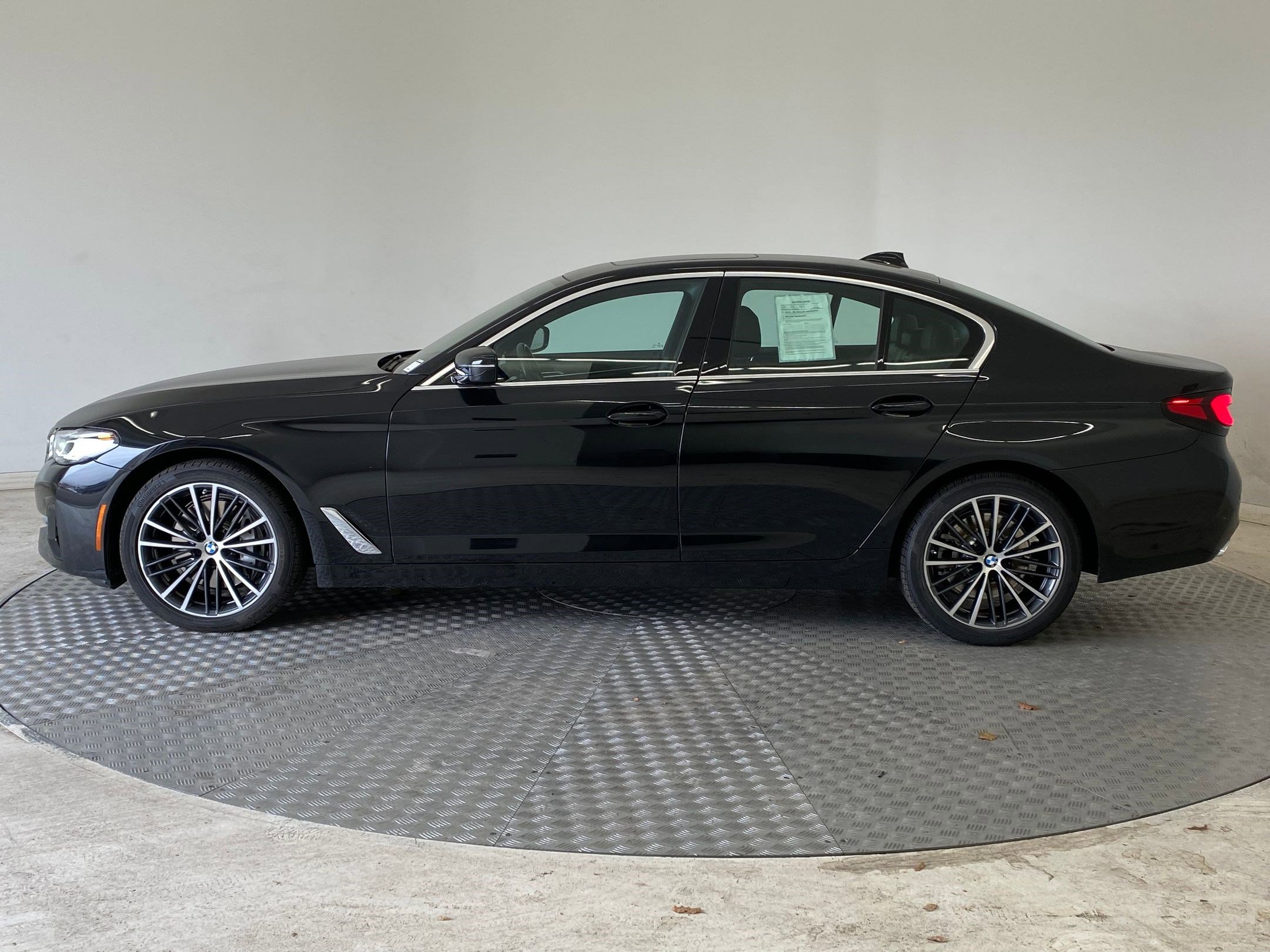 Certified 2023 BMW 540i xDrive w/ Premium Package image 2