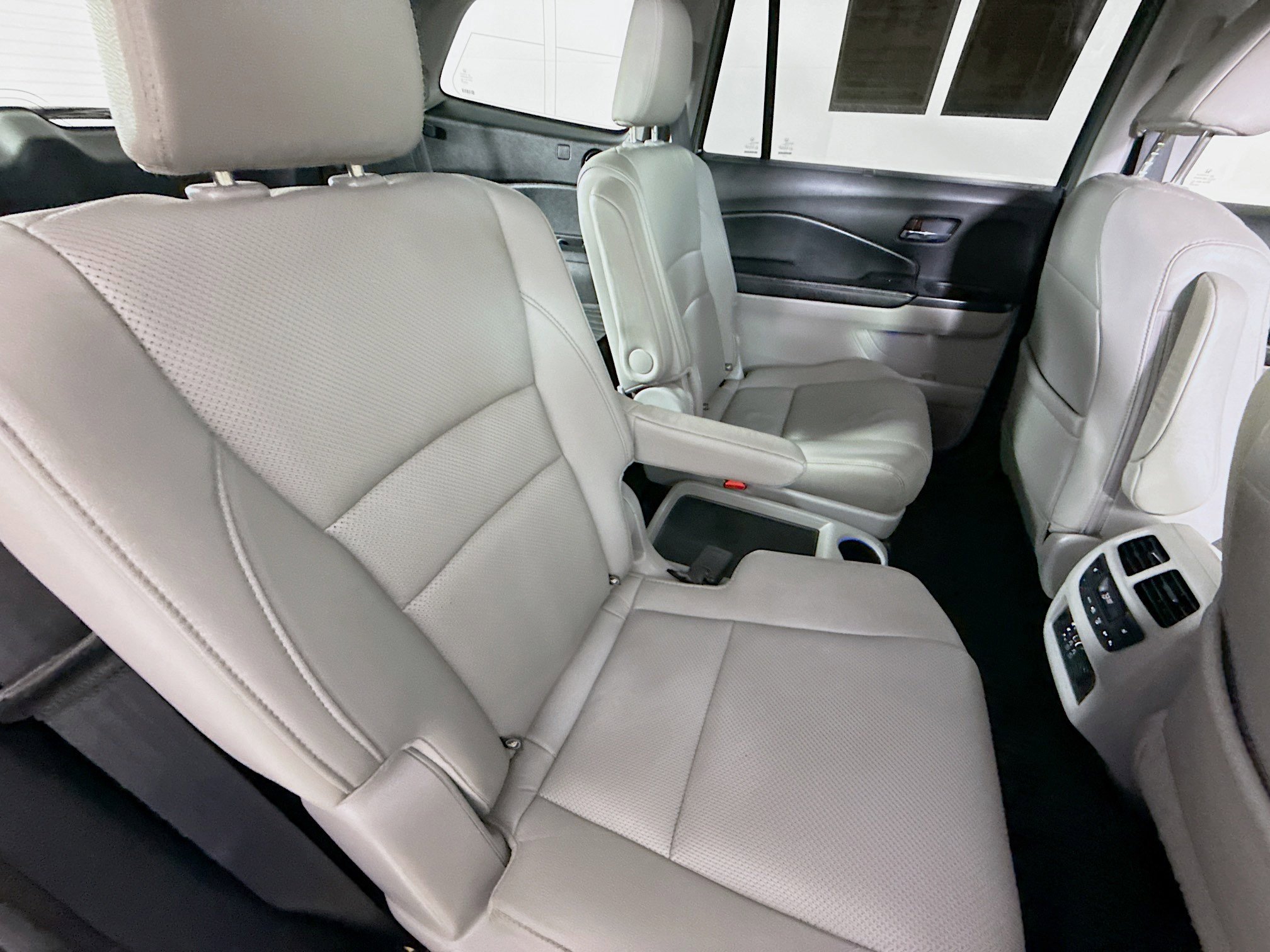 Used 2017 Honda Pilot Elite image 37