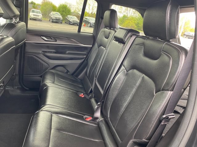 Used 2024 Jeep Grand Cherokee Limited AWD/4WD image 19