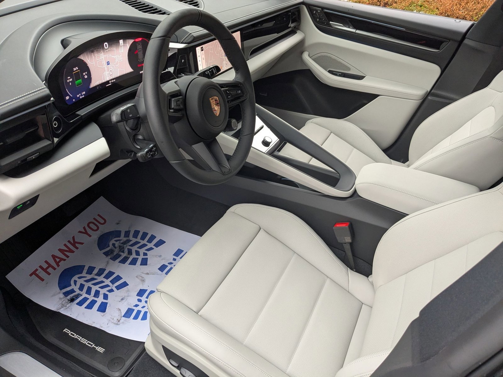 New 2026 Porsche Macan 4 Electric image 4