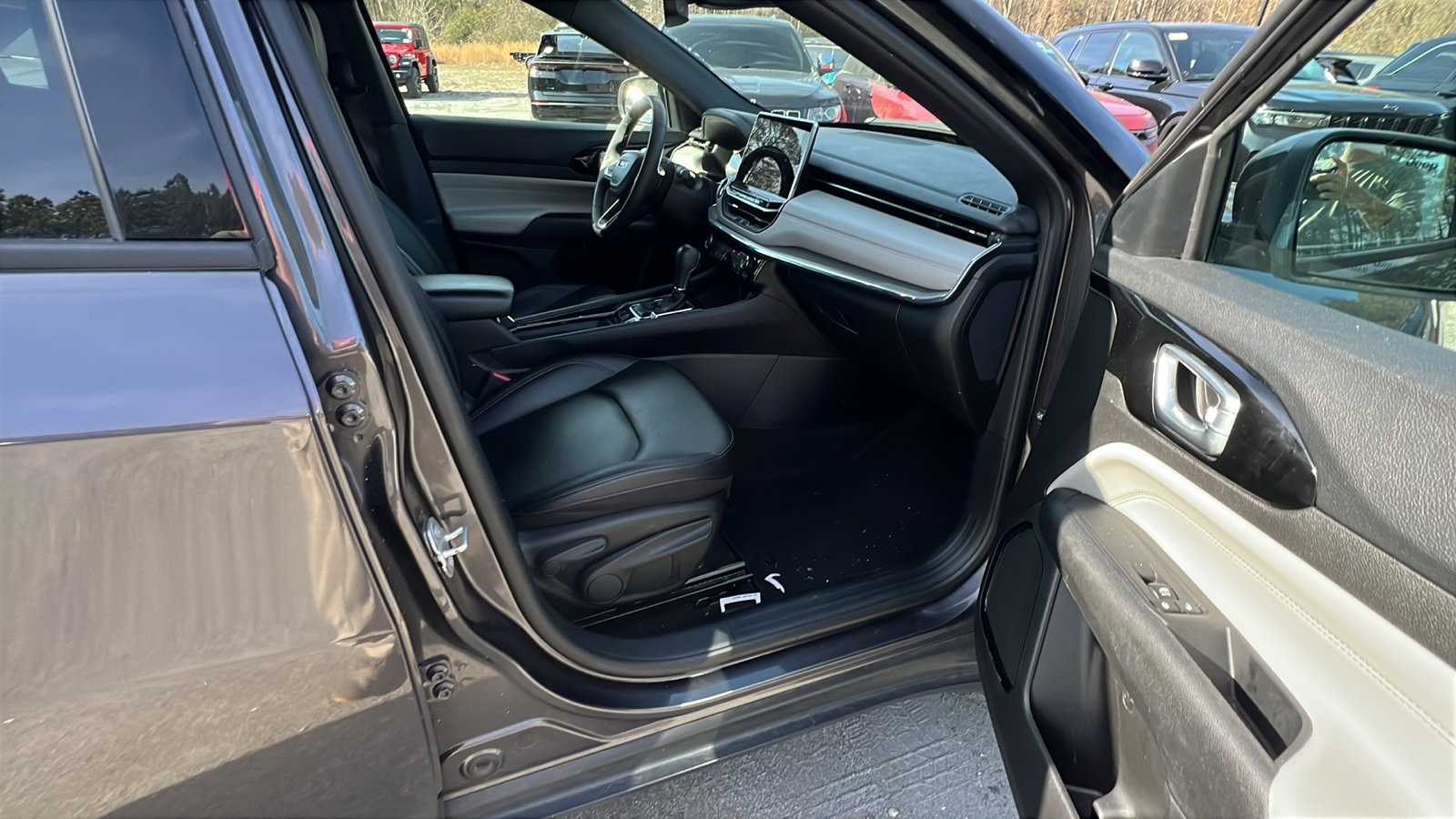 Used 2024 Jeep Compass Limited image 19