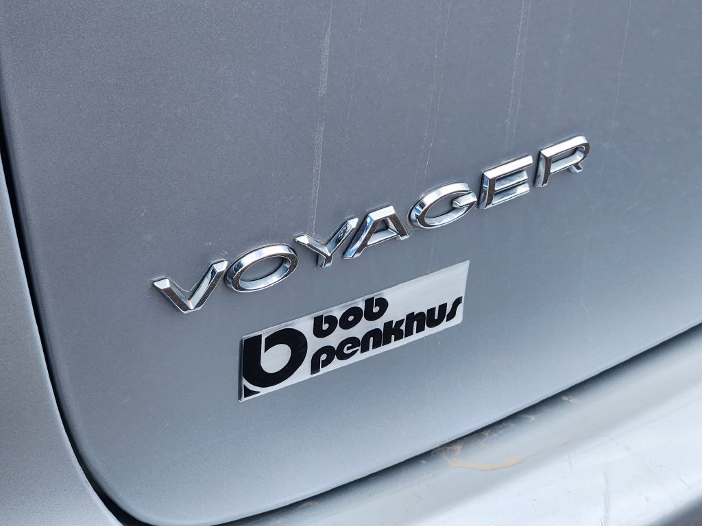 Used 2023 Chrysler Voyager LX FWD image 31