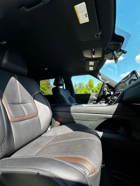 Used 2025 Nissan Armada SL AWD/4WD image 24