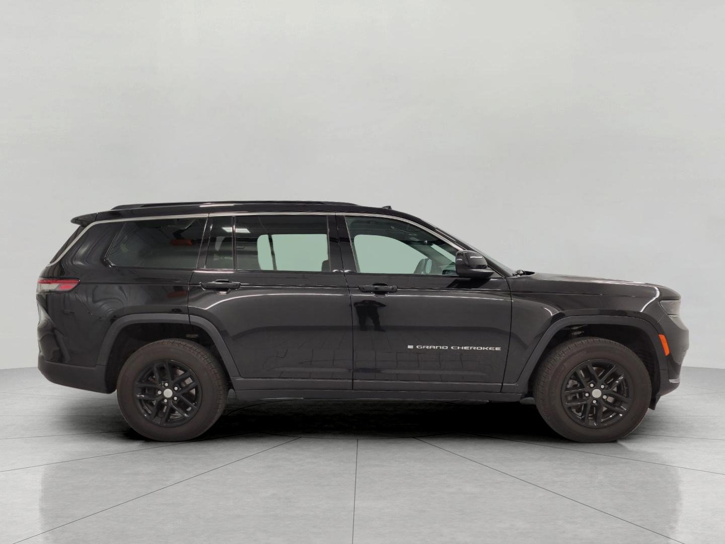 Used 2025 Jeep Grand Cherokee L Laredo AWD/4WD image 13