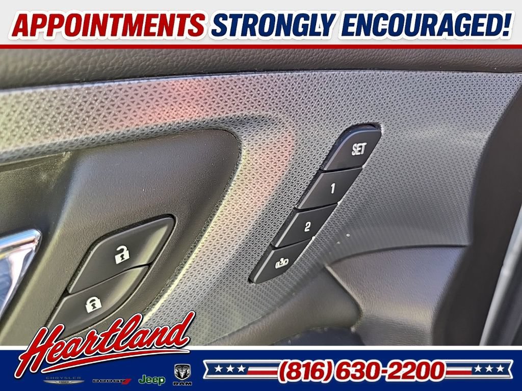 Used 2021 Chevrolet Traverse Premier AWD/4WD image 31