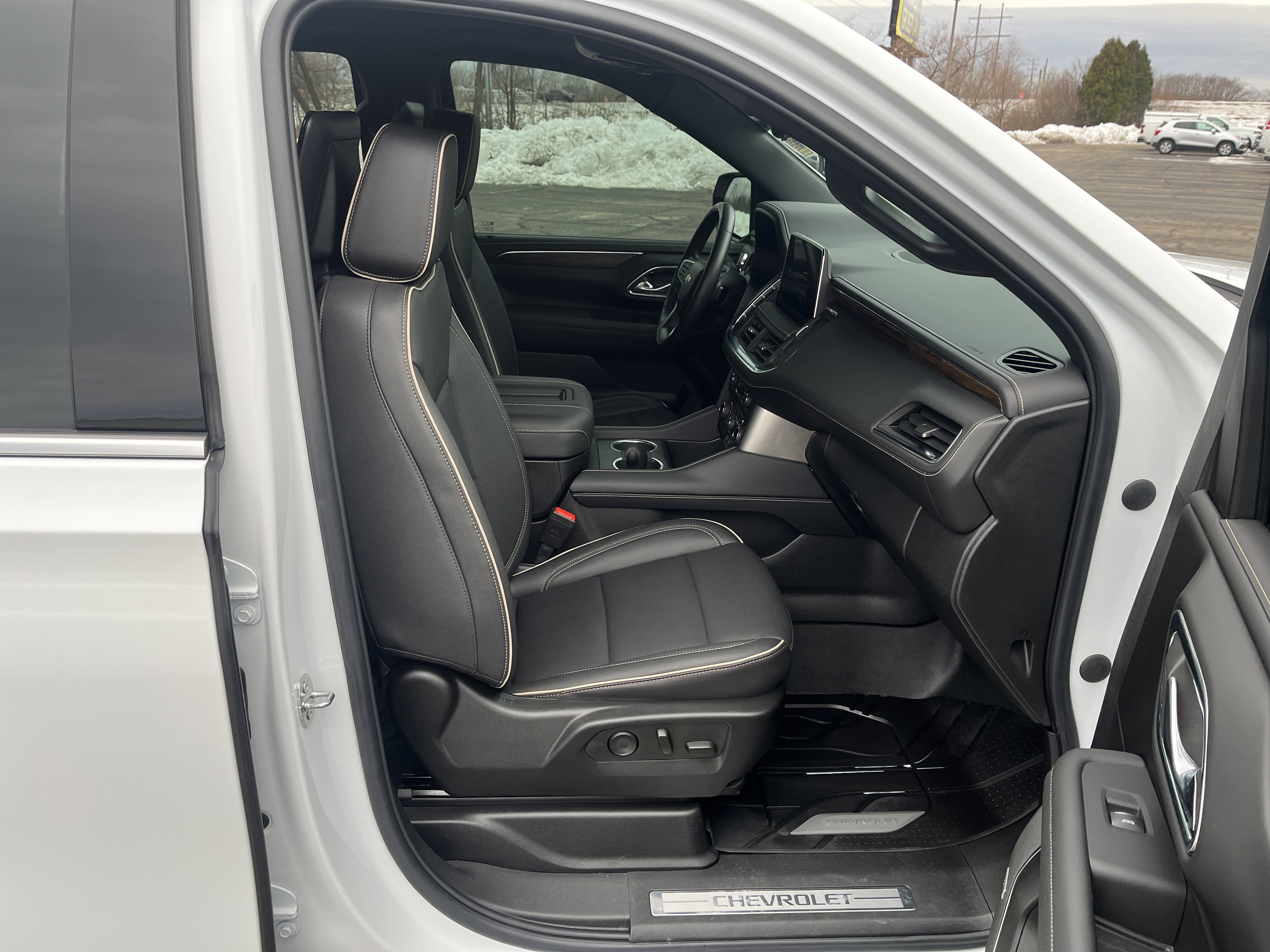 Used 2023 Chevrolet Tahoe Premier w/ Advanced Technology Package image 24