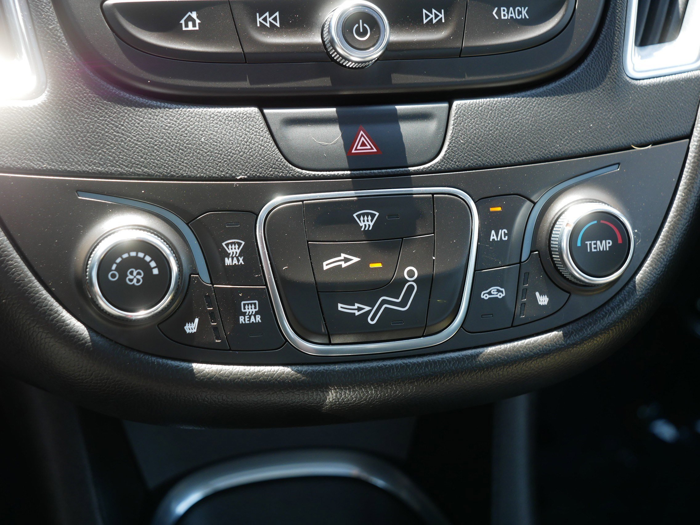 Used 2017 Chevrolet Malibu LT w/ Leather Package FWD image 23