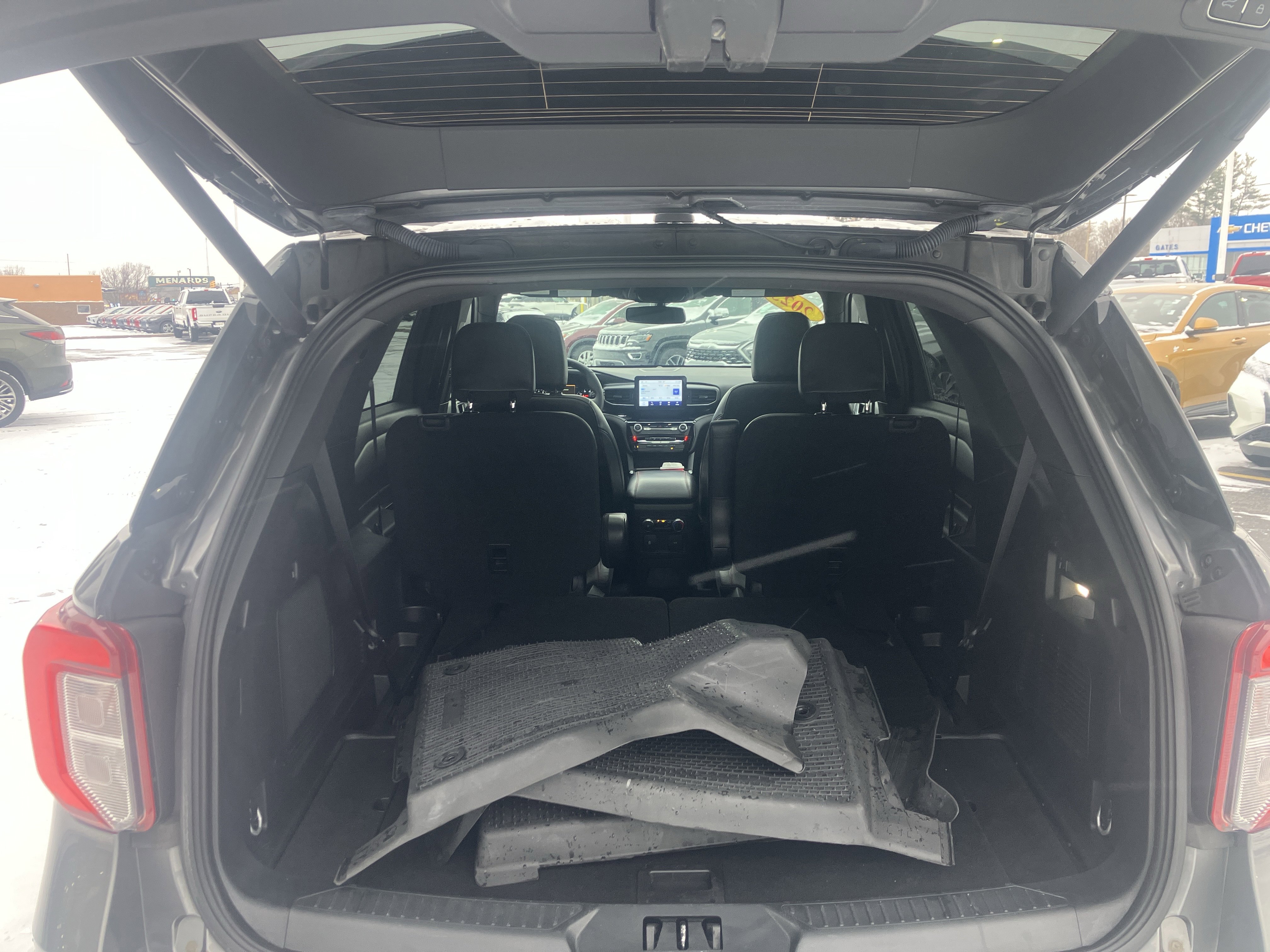 Used 2023 Ford Explorer ST-Line w/ Class IV Trailer Tow Package image 13