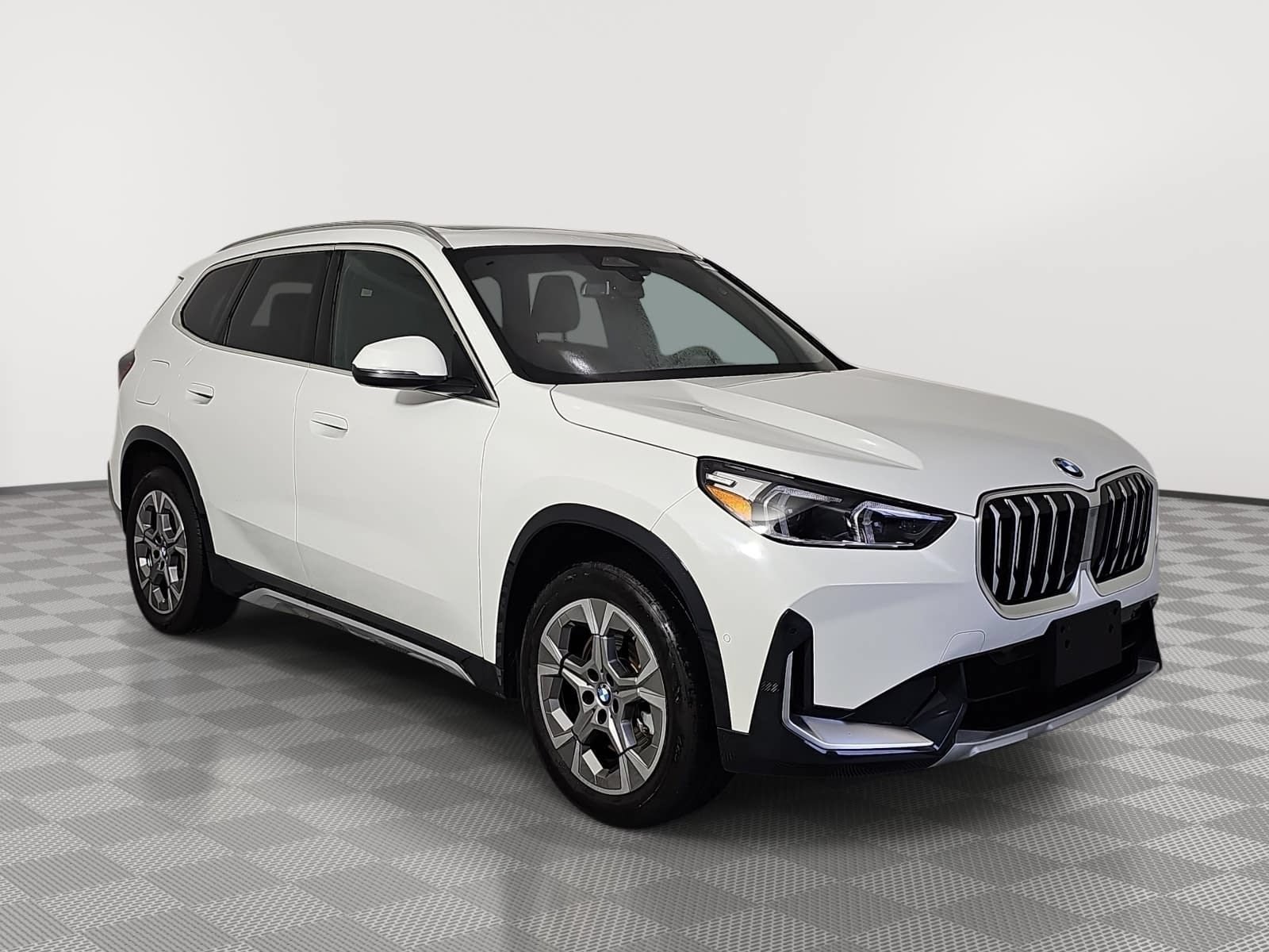 Used 2026 BMW X1 xDrive28i AWD/4WD image 2