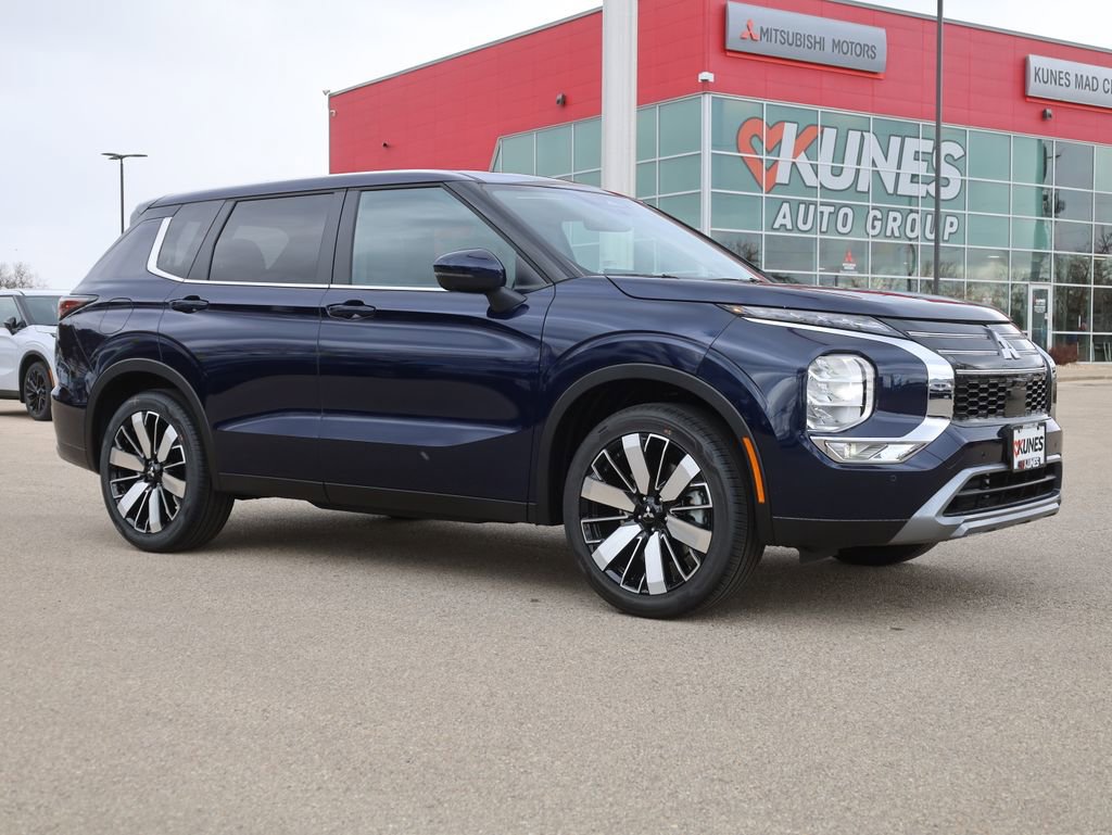 New 2025 Mitsubishi Outlander SE image 2