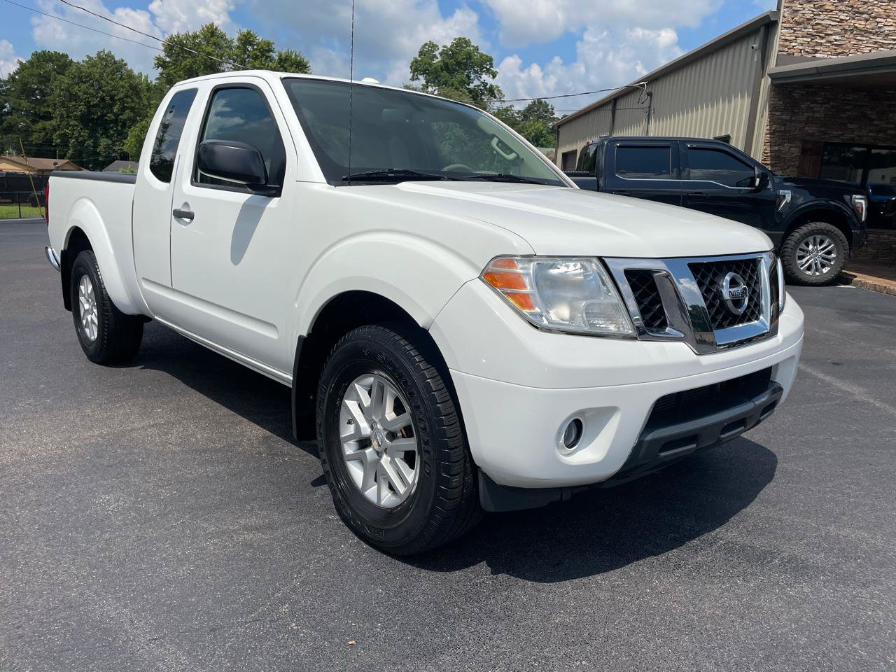 Used 2014 Nissan Frontier SV w/ SV Value Truck Package AWD/4WD image 4