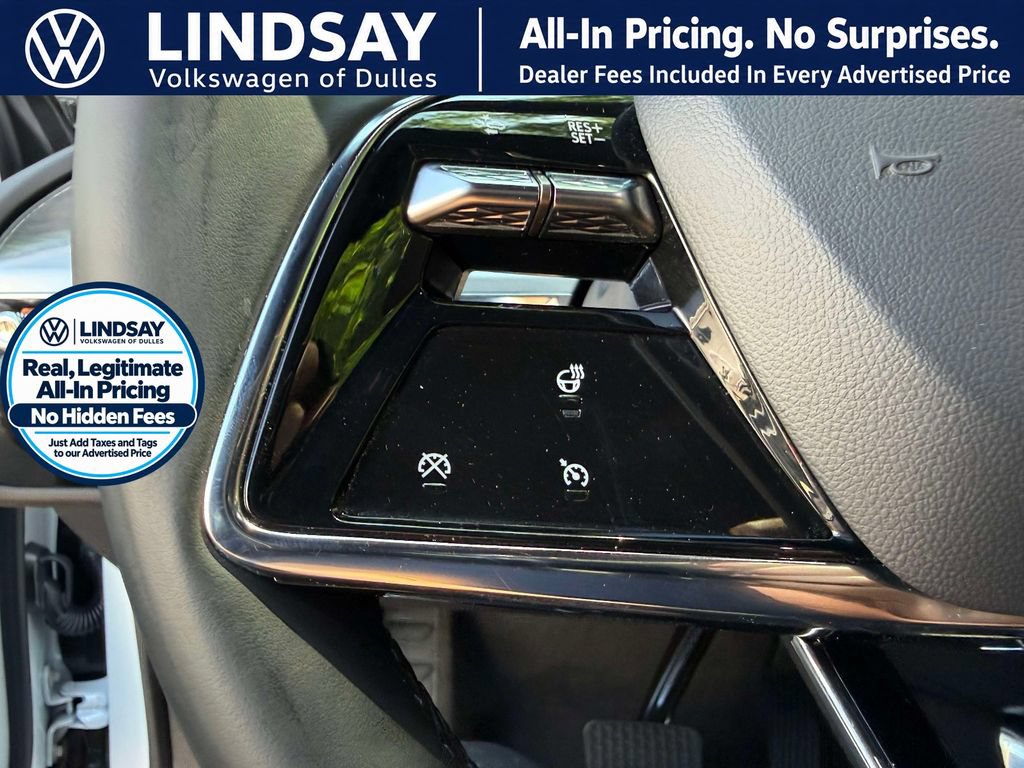 Used 2025 Cadillac Lyriq Luxury AWD/4WD image 32