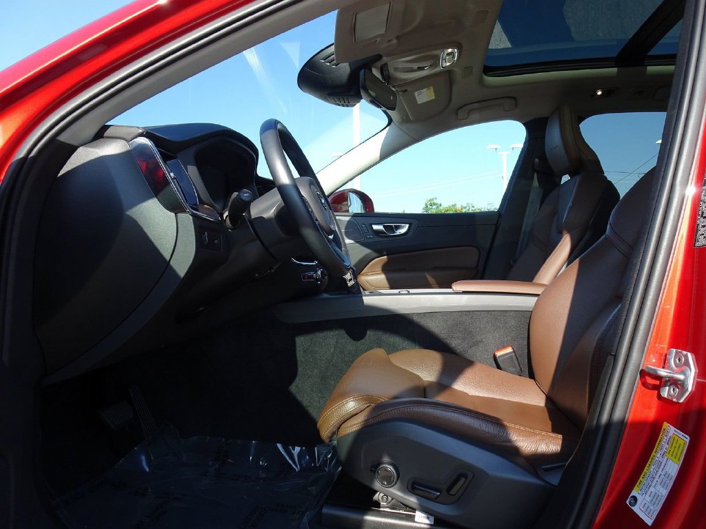 Used 2019 Volvo XC60 T6 Inscription w/ Protection Package Premier AWD/4WD image 8