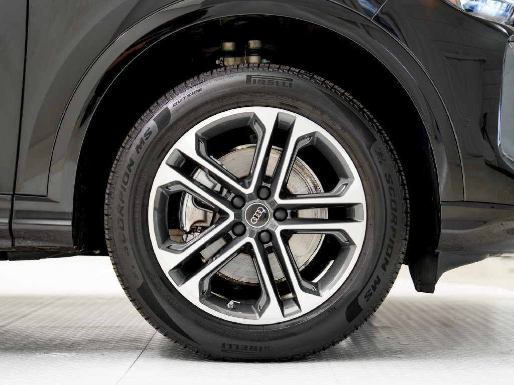 Certified 2025 Audi Q5 Premium w/ 19" Wheel Package AWD/4WD image 24