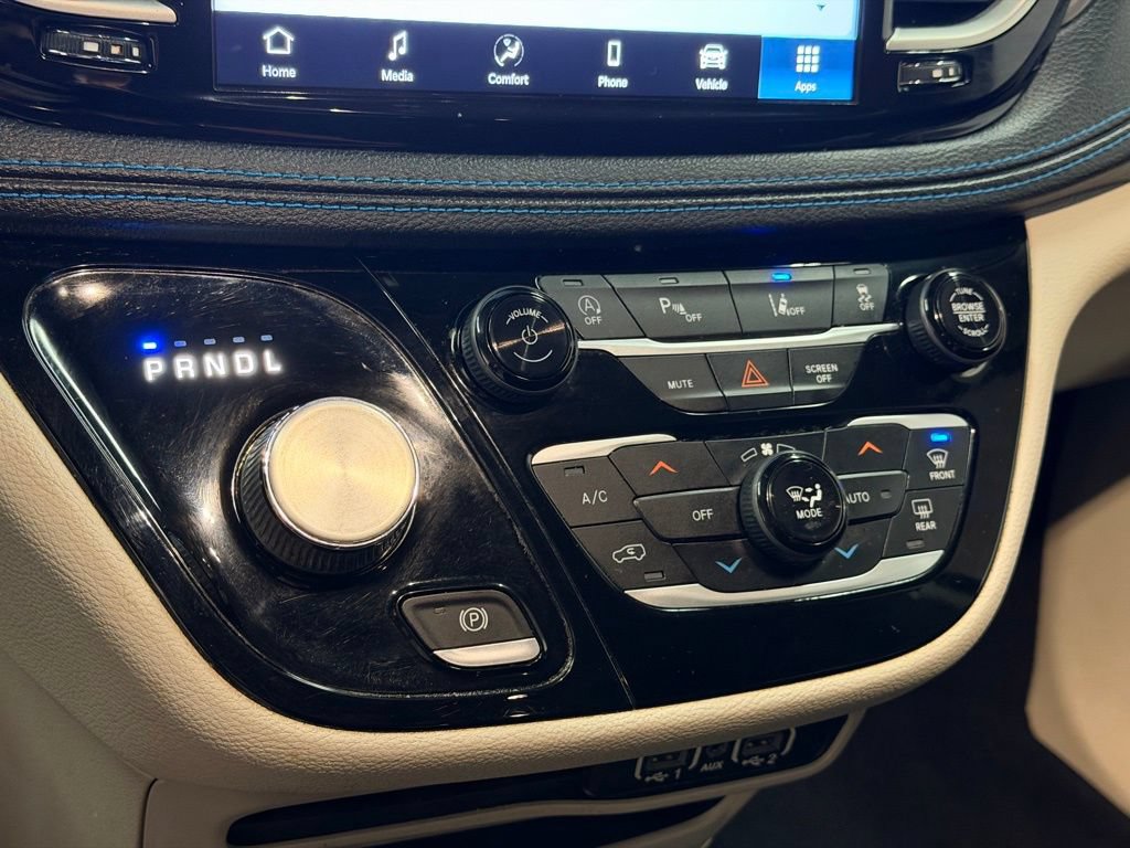 Used 2021 Chrysler Pacifica Touring w/ Cold Weather Group FWD image 27