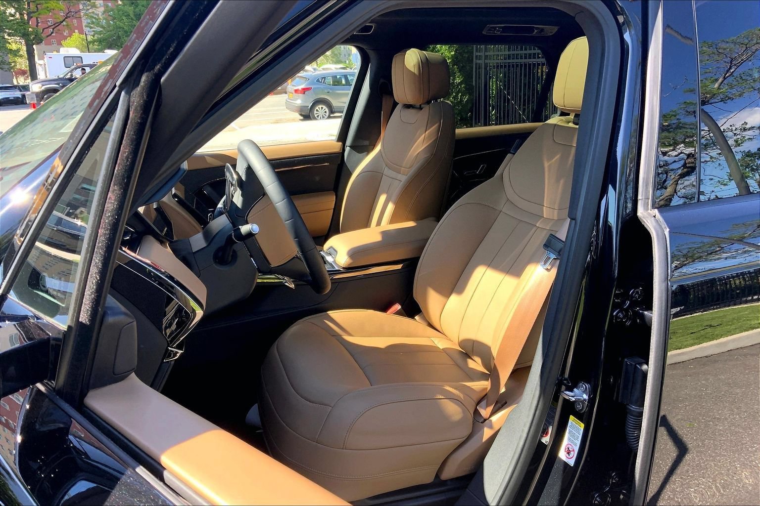 Certified 2025 Land Rover Range Rover Sport SE AWD/4WD image 7