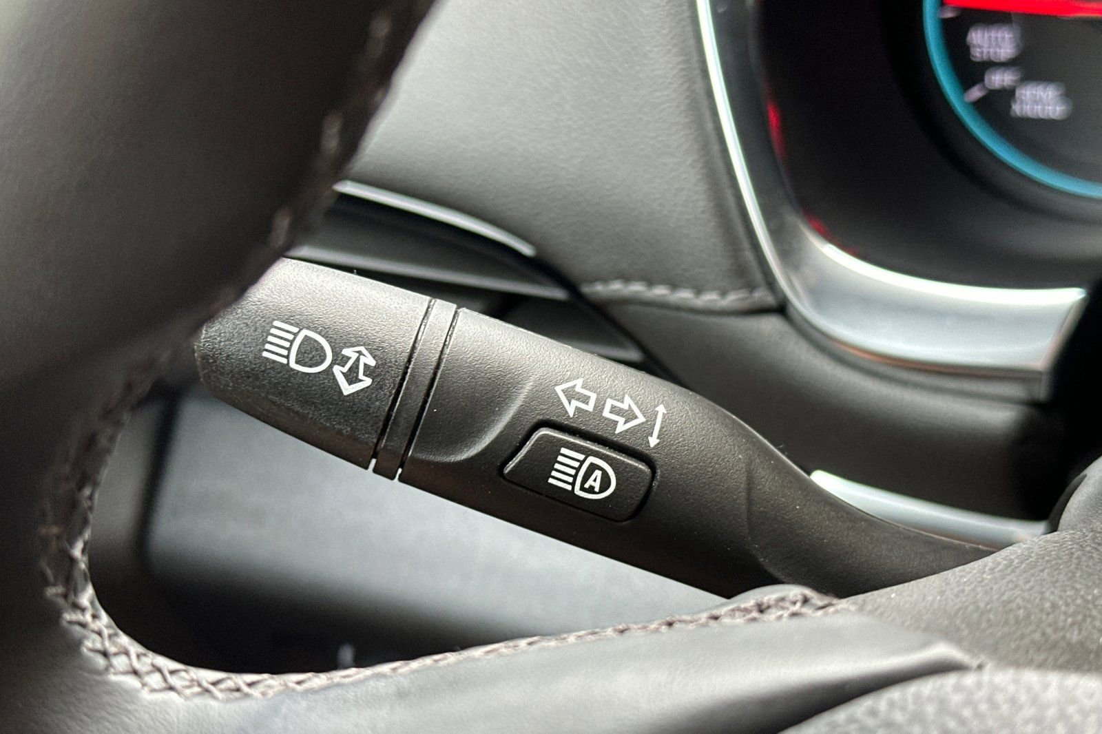 Used 2023 Chevrolet Traverse LT image 36