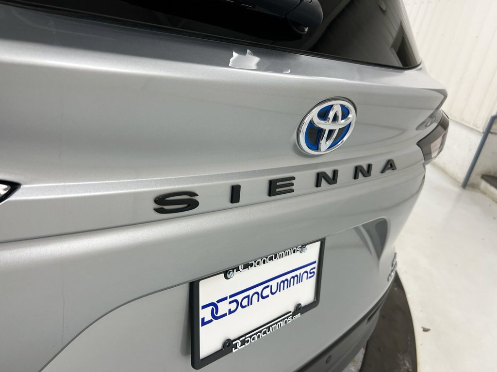 Used 2023 Toyota Sienna XLE AWD/4WD image 27