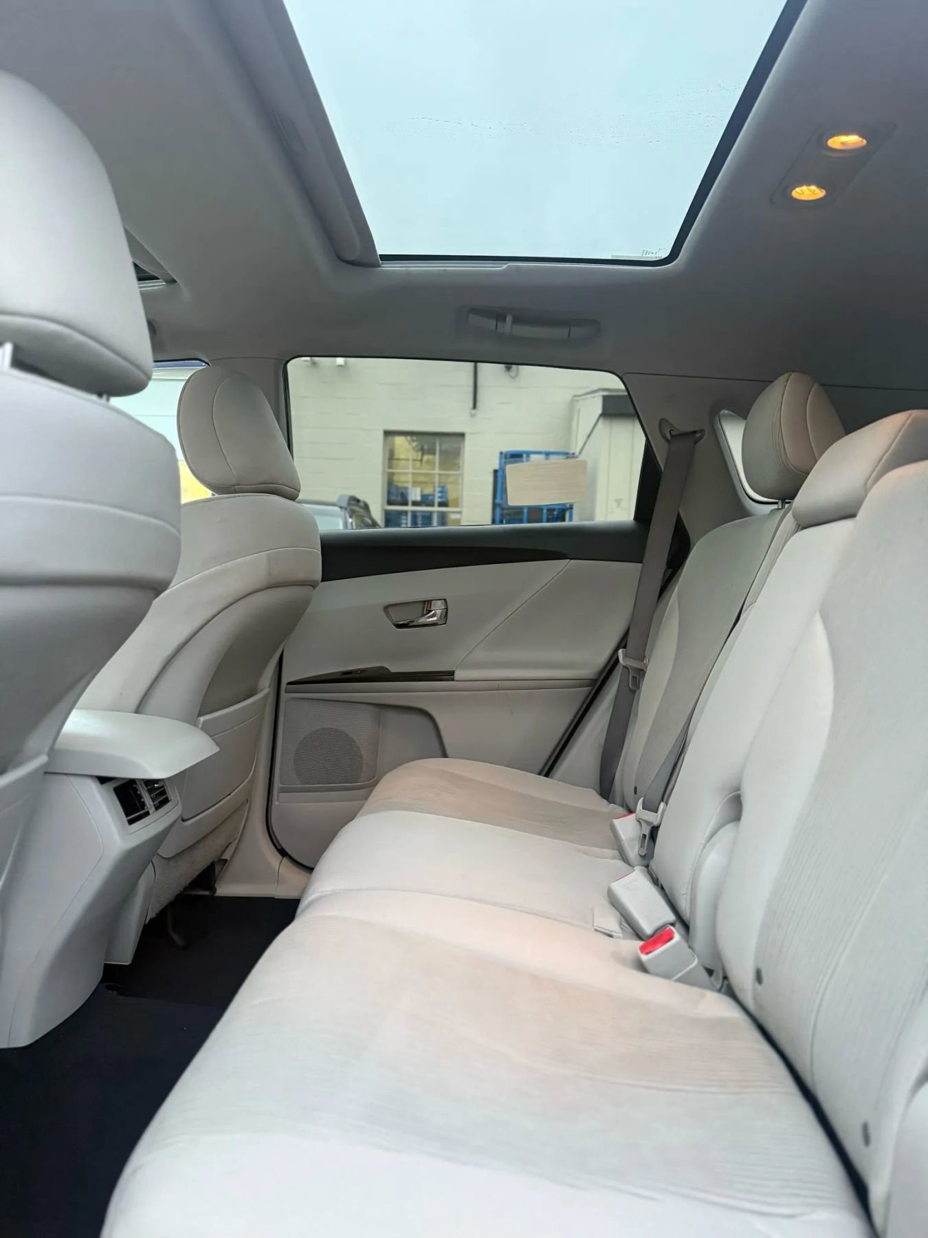 Used 2010 Toyota Venza AWD image 12