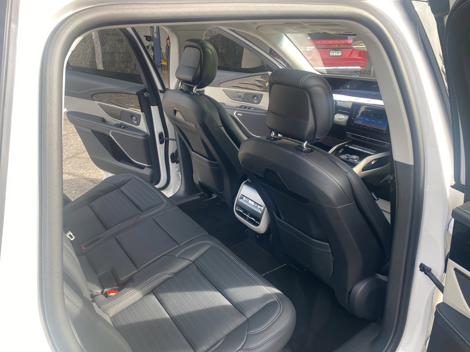 Used 2024 Lincoln Nautilus Reserve w/ Equipment Group 202A image 26