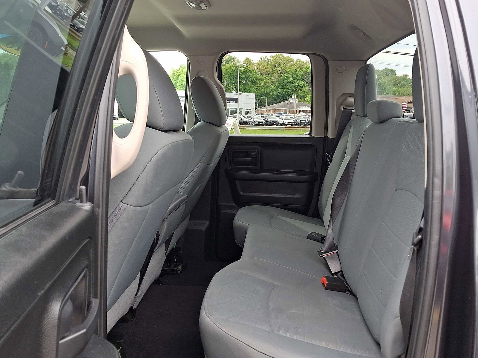 Used 2018 RAM 1500 Express AWD/4WD image 10