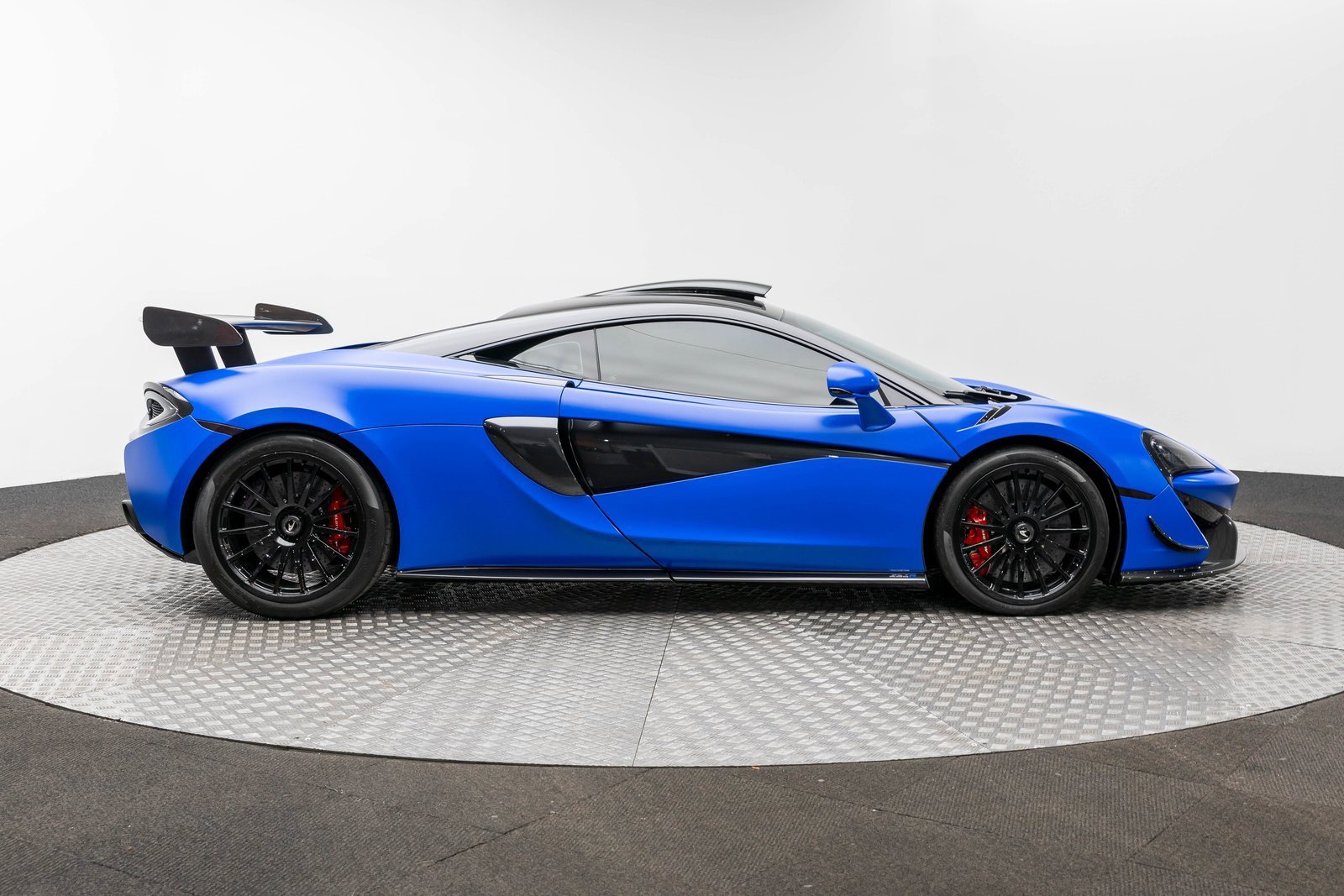 Used 2020 McLaren 620R RWD image 49