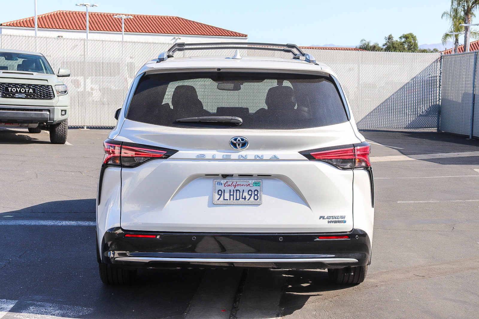 Used 2024 Toyota Sienna Platinum FWD image 8