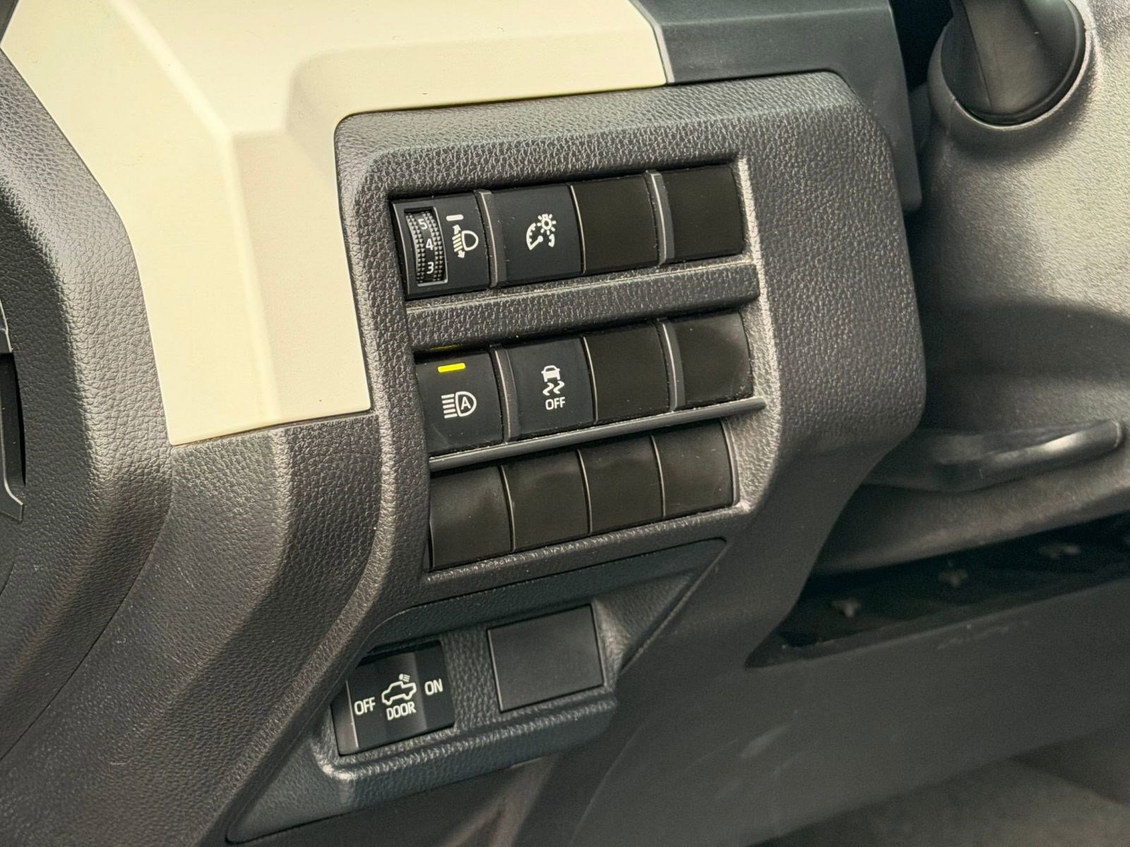 Used 2024 Toyota Tacoma TRD Off-Road image 18