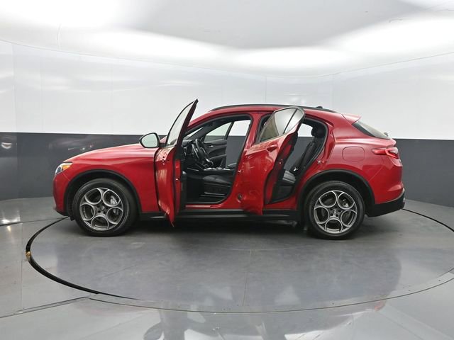 Used 2023 Alfa Romeo Stelvio Sprint AWD/4WD image 40