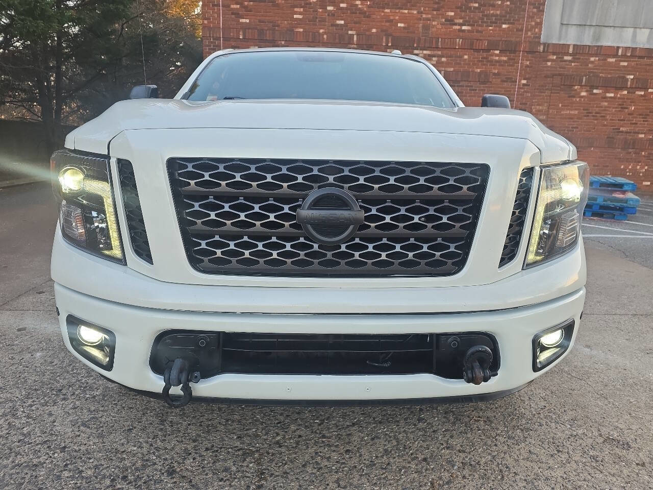 Used 2018 Nissan Titan XD image 87
