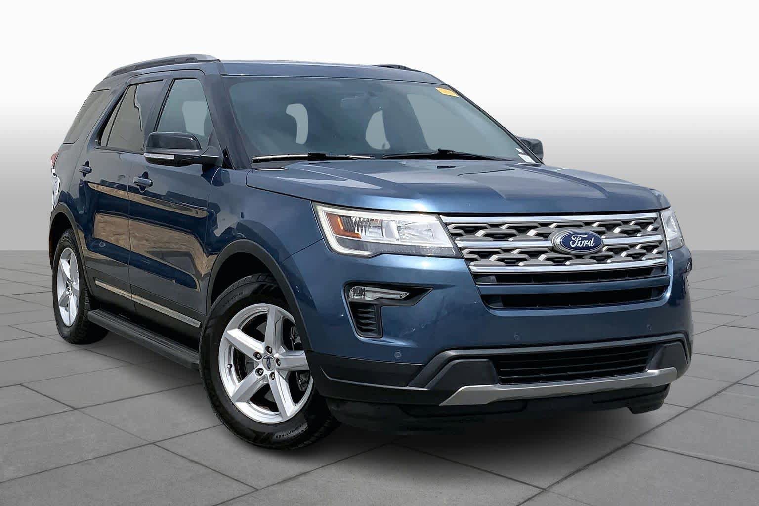 Used 2018 Ford Explorer XLT w/ Equipment Group 202A FWD image 3