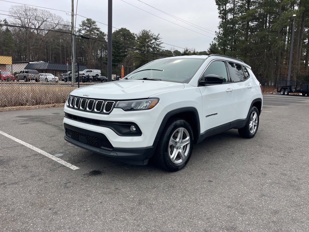 Used 2024 Jeep Compass Latitude image 2