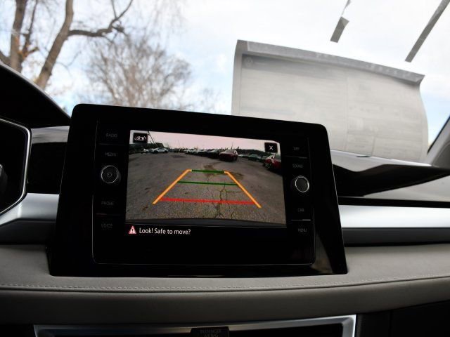 New 2026 Volkswagen Taos SE image 15