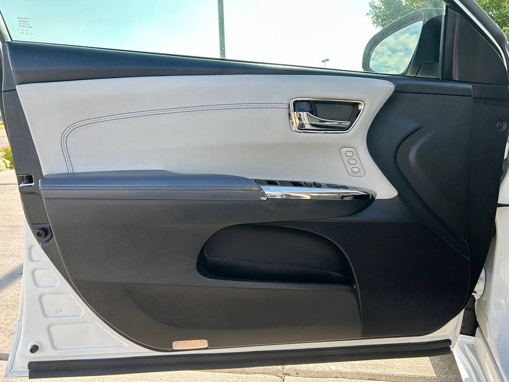 Used 2014 Toyota Avalon Limited FWD image 21