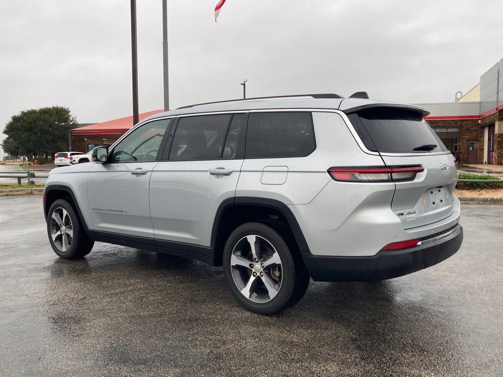 Used 2023 Jeep Grand Cherokee L Limited w/ Trailer Tow Group (B) AWD/4WD image 7