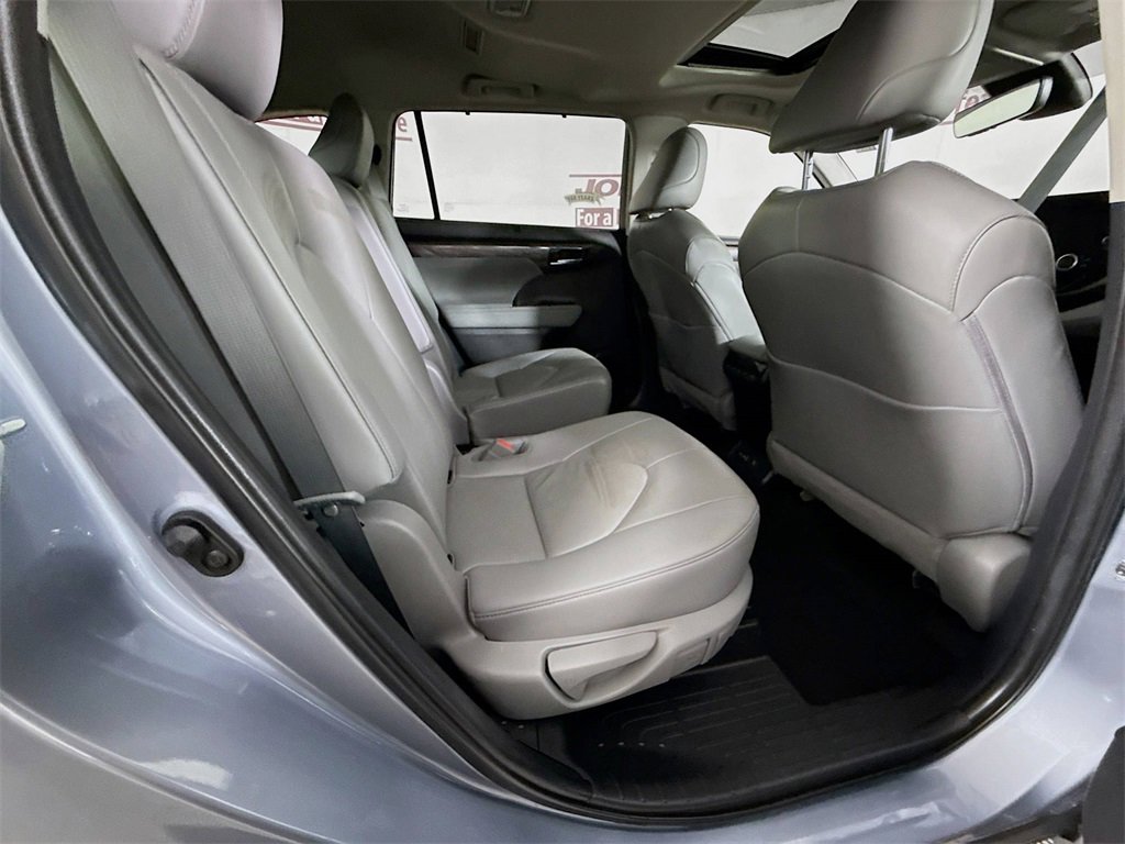 Used 2023 Toyota Highlander Limited image 31