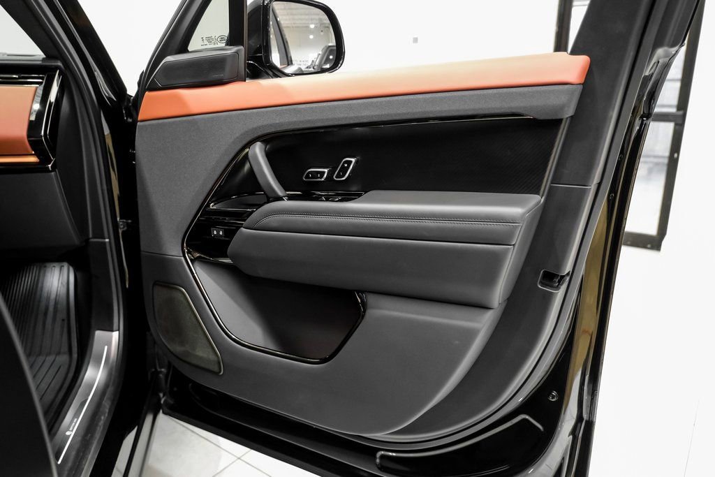 Used 2024 Land Rover Range Rover Sport image 40