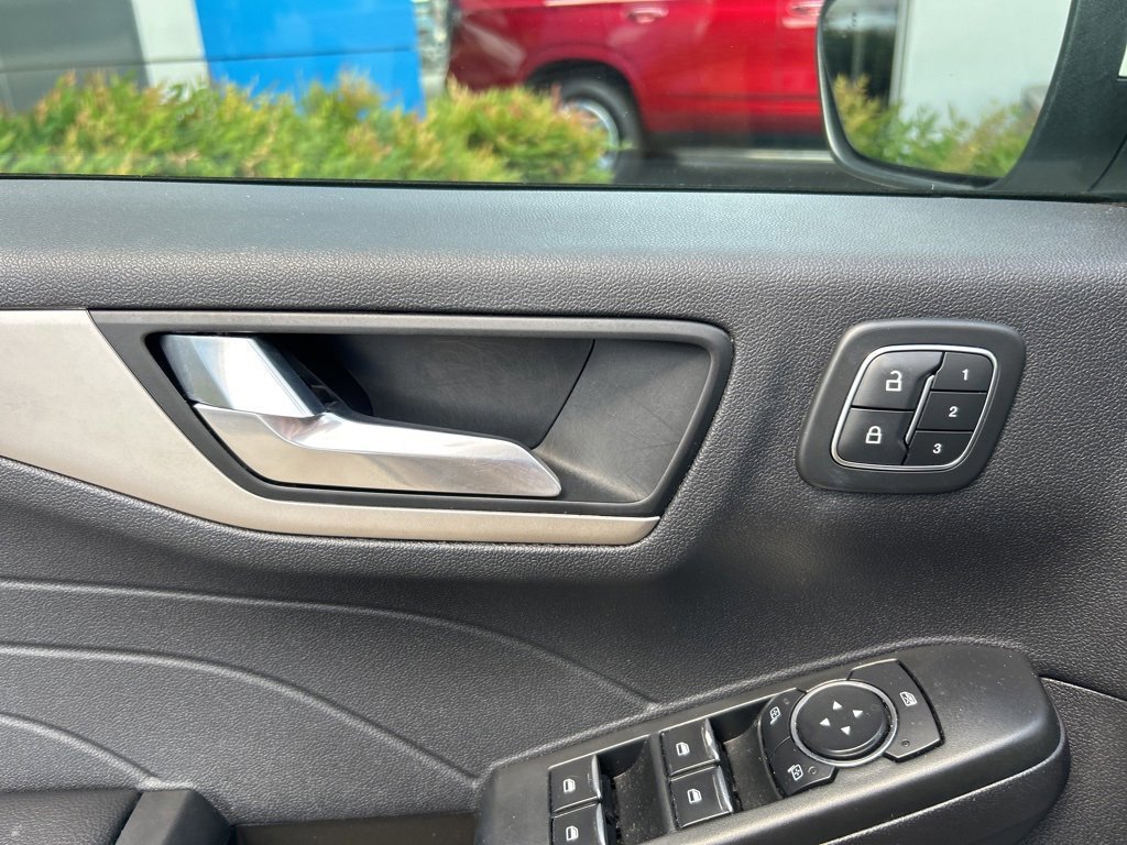 Used 2022 Ford Escape SEL w/ Technology Package image 22