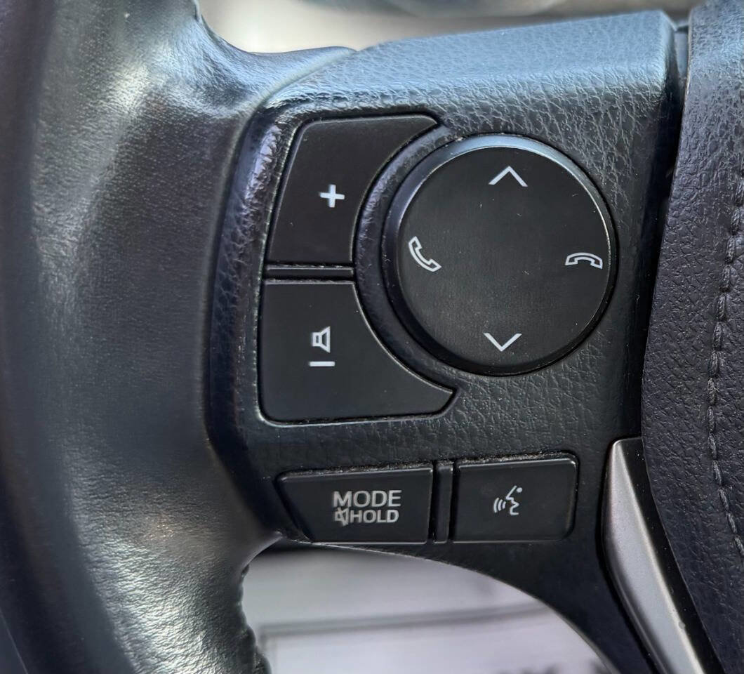 Used 2016 Toyota RAV4 Limited w/ Advanced Technology Package image 28